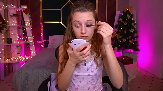 Snapshot of CuteeFoxy chatting on 12-22-25, 02:36 CuteeFoxy online show from 12-22-25, 02:36