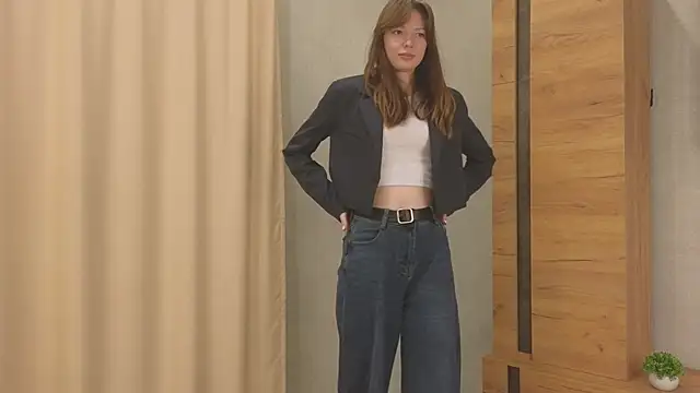 Snapshot of Erosyne chatting on 10-20-25, 03:34 Erosyne online show from 10-20-25, 03:34