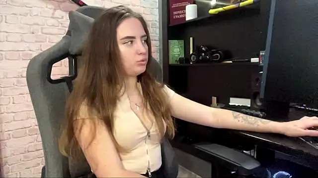 GreatMolly online show from 10-15-25, 06:02