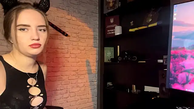 GreatMolly online show from 10-21-25, 06:14