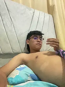 Snapshot of Muchachito18 chatting on 11-15-25, 05:27 Muchachito18 online show from 11-15-25, 05:27