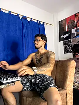 Kylian Alessandro online show from 10-20-25, 06:14