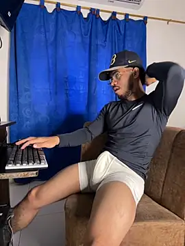 Kylian Alessandro online show from 10-23-25, 11:42