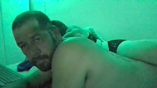 Snapshot of tonyxxx08 chatting on 10-28-25, 05:44 tonyxxx08 online show from 10-28-25, 05:44