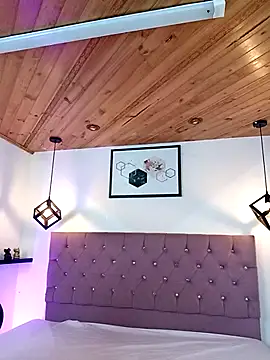 Arianaa Toro online show from 10-23-25, 01:32