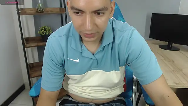 Snapshot of Axel_Stones_ chatting on 10-18-25, 03:13 Axel Stones  online show from 10-18-25, 03:13