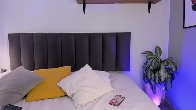 AilanaCortes online show from 10-22-25, 12:05