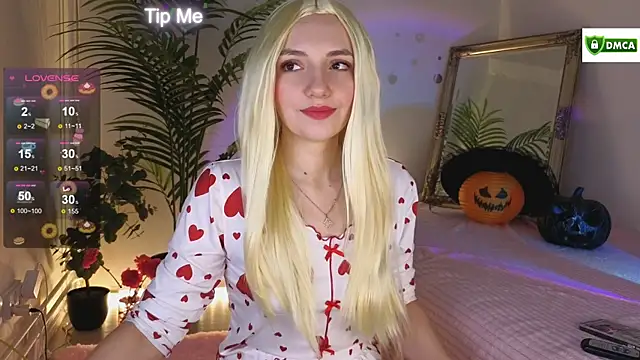 cute cake online show from 10-26-25, 09:48