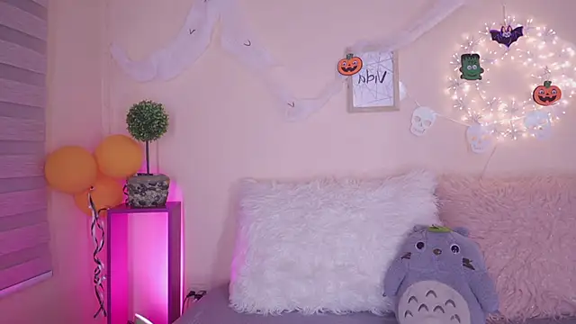 Snapshot of Meggie_ chatting on 10-27-25, 11:52 Meggie online show from 10-27-25, 11:52