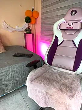 Snapshot of Meggie_ chatting on 11-04-25, 11:37 Meggie online show from 11-04-25, 11:37