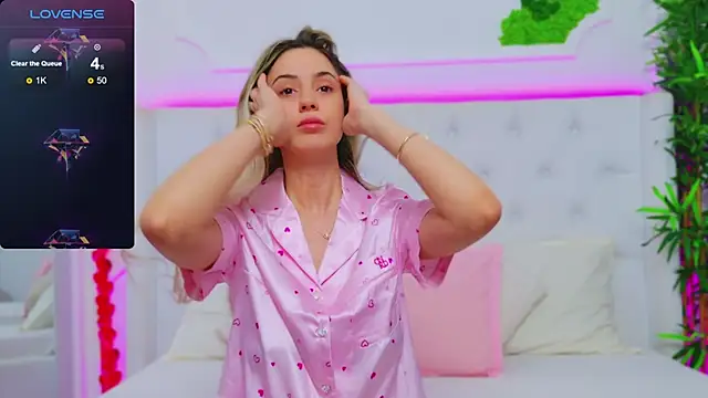 Snapshot of AriannaSins chatting on 02-12-25, 01:27 AriannaSins online show from 02-12-25, 01:27