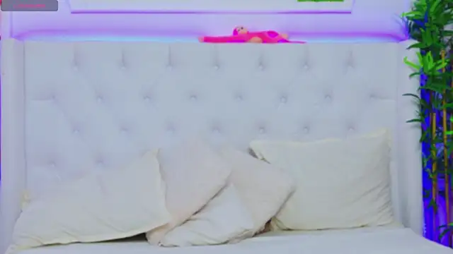 Snapshot of AriannaSins chatting on 02-25-25, 01:17 AriannaSins online show from 02-25-25, 01:17