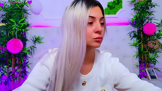 Snapshot of AriannaSins chatting on 09-19-25, 12:28 AriannaSins online show from 09-19-25, 12:28