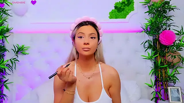 Snapshot of AriannaSins chatting on 09-24-25, 12:30 AriannaSins online show from 09-24-25, 12:30