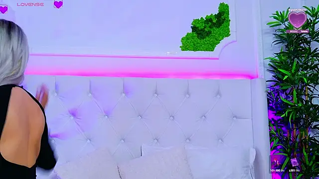 Snapshot of AriannaSins chatting on 10-16-25, 12:39 AriannaSins online show from 10-16-25, 12:39