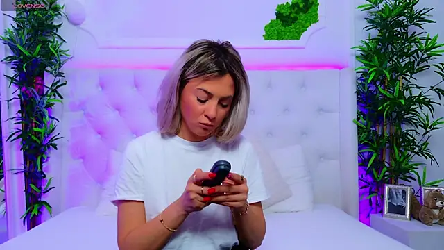 Snapshot of AriannaSins chatting on 11-10-25, 03:00 AriannaSins online show from 11-10-25, 03:00