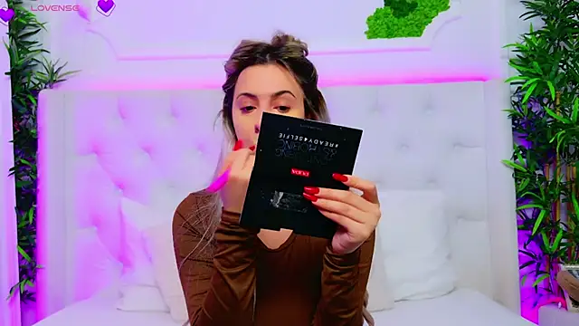 Snapshot of AriannaSins chatting on 12-03-25, 01:20 AriannaSins online show from 12-03-25, 01:20