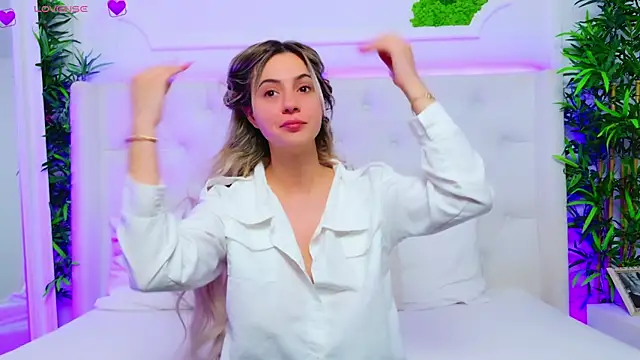 Snapshot of AriannaSins chatting on 12-04-25, 01:31 AriannaSins online show from 12-04-25, 01:31