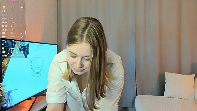 Snapshot of StarlitMuse chatting on 11-08-25, 02:45 StarlitMuse online show from 11-08-25, 02:45