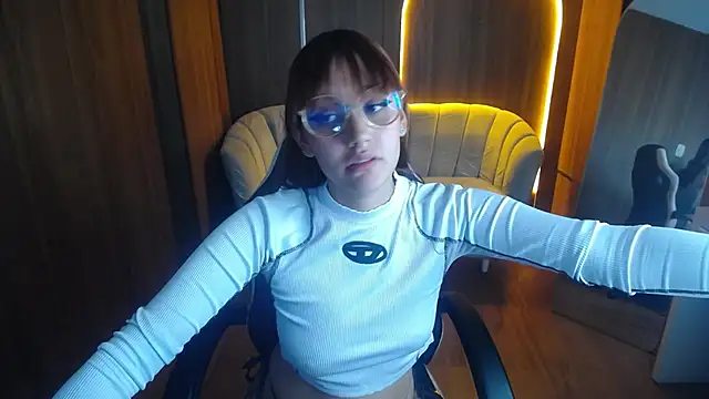Snapshot of Scarlet_2b_ chatting on 10-23-25, 08:18 Scarlet 2b  online show from 10-23-25, 08:18