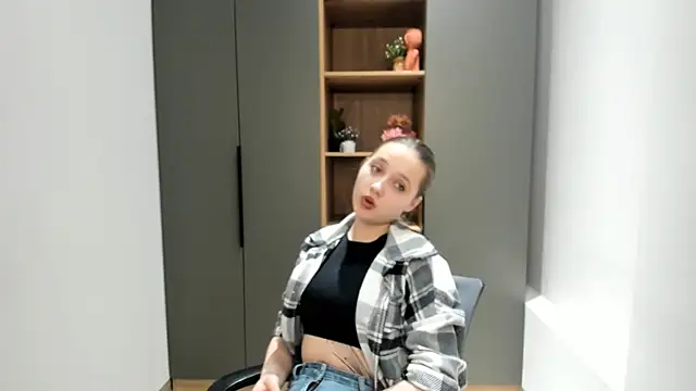 NadiaGnegy online show from 10-19-25, 03:18