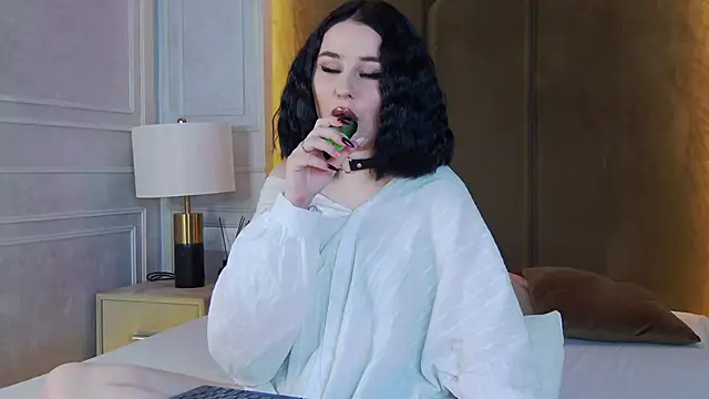 AliceLune online show from 11-27-25, 02:30