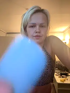 CherryXOX- online show from 10-28-25, 06:06