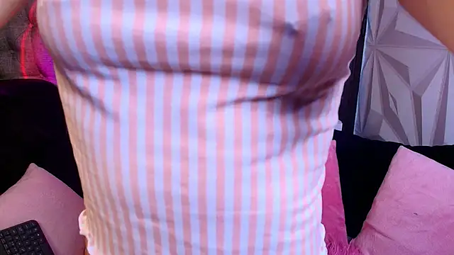 LiliBundy online show from 11-19-25, 05:07