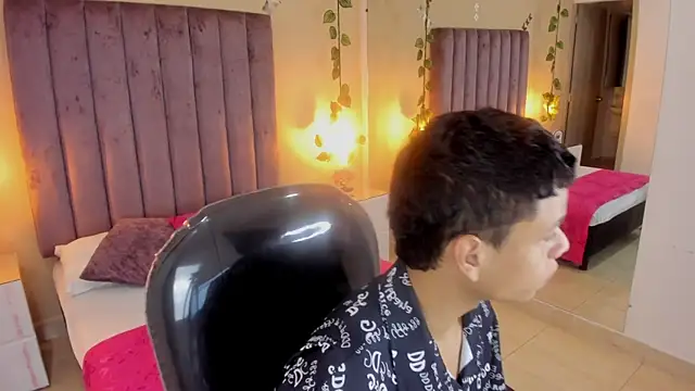 Xavier Fox    online show from 11-11-25, 12:38