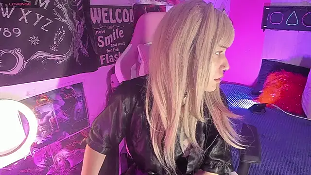 AuroraChannn online show from 11-30-25, 10:47