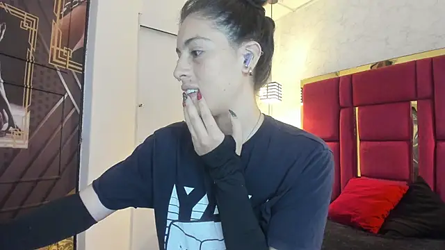 moon winy online show from 11-10-25, 11:42