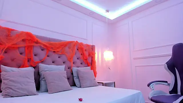  hanna bakerr  online show from 10-30-25, 01:29