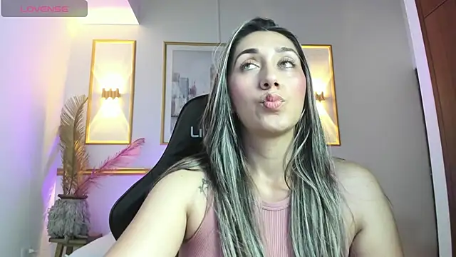 karlyy  online show from 12-17-25, 07:20