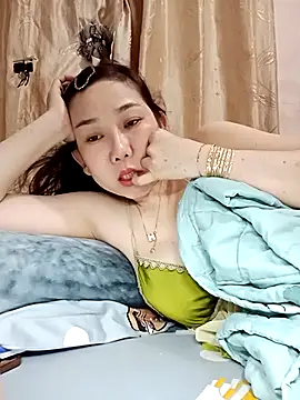 Snapshot of Ana-love2025 chatting on 11-18-25, 01:04 Ana-love2025 online show from 11-18-25, 01:04