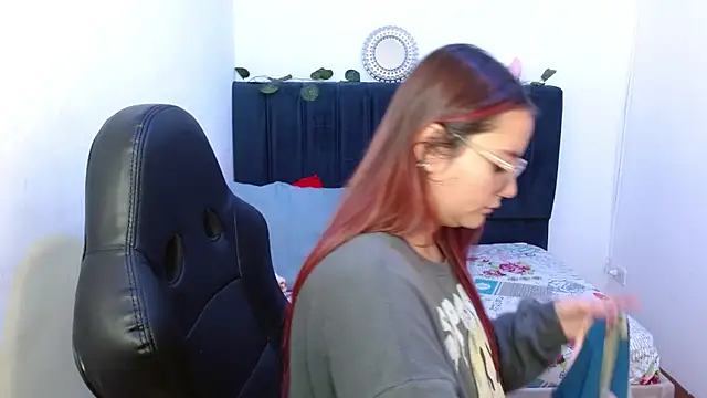 Red Lola  online show from 10-28-25, 12:52