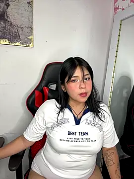 Snapshot of _Bella_7 chatting on 10-16-25, 11:22 Bella 7 online show from 10-16-25, 11:22