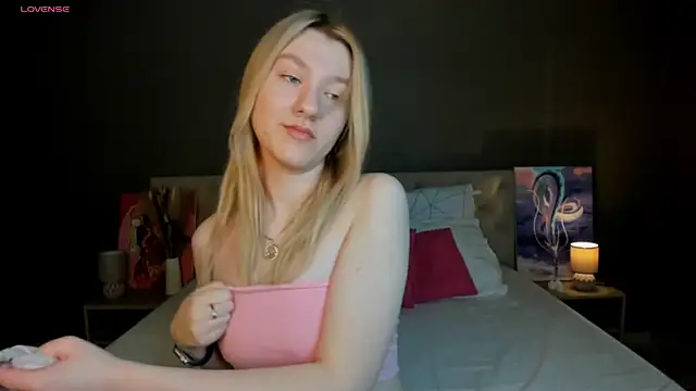 LinaRayy online show from 10-18-25, 09:32