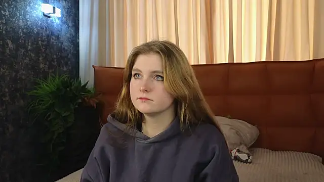 Snapshot of NightSaffron chatting on 11-25-25, 07:19 NightSaffron online show from 11-25-25, 07:19