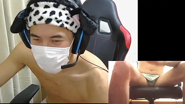 Snapshot of yuu_72 chatting on 10-19-25, 02:40 yuu 72 online show from 10-19-25, 02:40