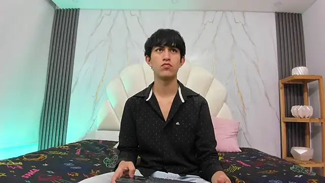 hoot booys  online show from 12-04-25, 07:33