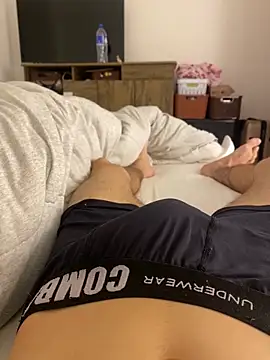 leozin01 online show from 11-07-25, 05:13