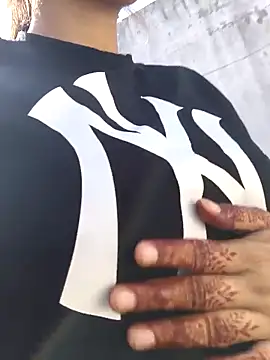 anaya00 online show from 10-25-25, 04:20