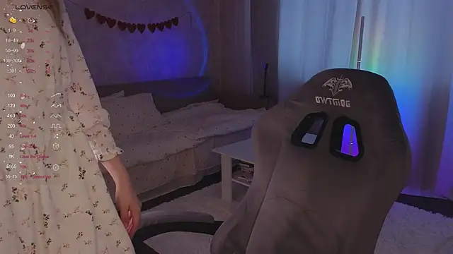 EvelynSin online show from 11-19-25, 06:35