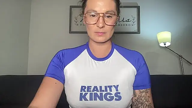 Mandyrheaa online show from 10-31-25, 01:06