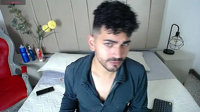 Snapshot of Eros_Kai chatting on 10-31-25, 03:51 Eros Kai online show from 10-31-25, 03:51