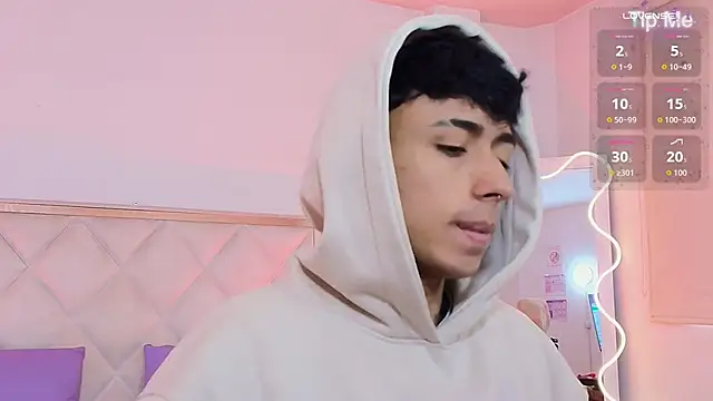 AZIEL TAY online show from 10-28-25, 11:36