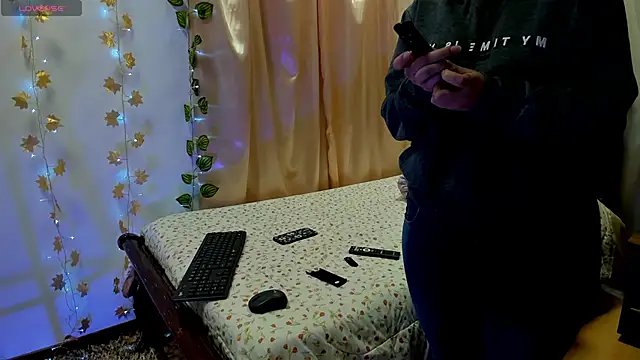 Milie yue online show from 11-10-25, 02:05