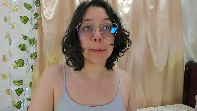 Milie yue online show from 12-15-25, 01:59