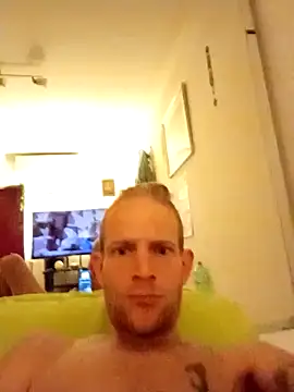 Snapshot of Lorenzo4786 chatting on 10-17-25, 12:47 Lorenzo4786 online show from 10-17-25, 12:47