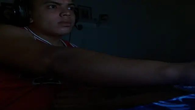 Snapshot of 7araujo23 chatting on 10-17-25, 07:44 7araujo23 online show from 10-17-25, 07:44